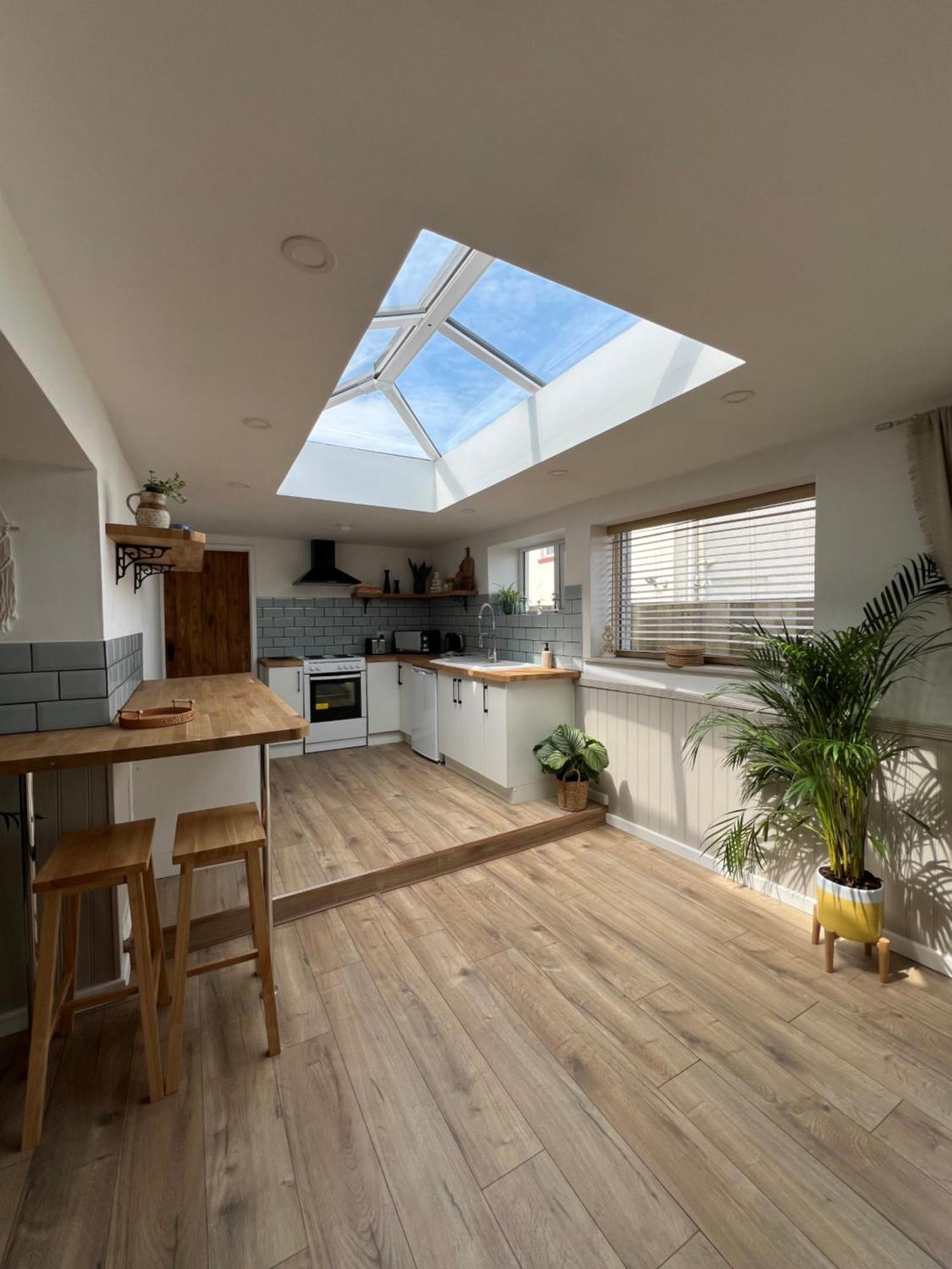 Kennel House With Hill Views *